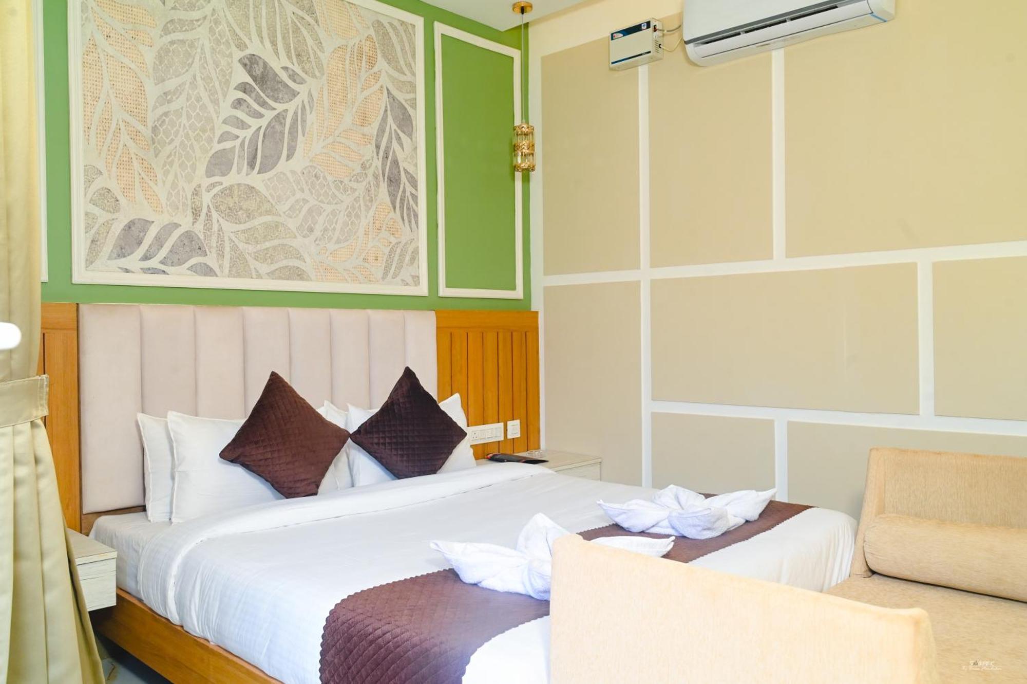 Morjim Beach Villa Exterior photo